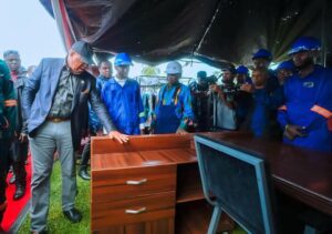 Gov Eno inspecting the works of the graduands