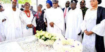 Tinubu, Abiodun pay tributes to Awujale at Fidau prayer